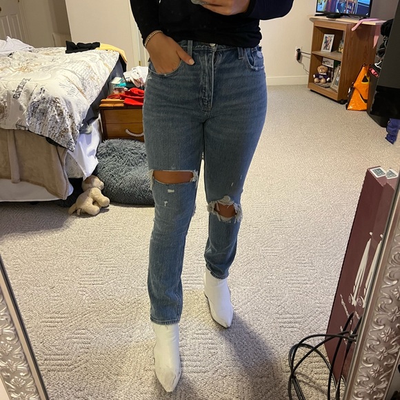 Abercrombie & Fitch High Rise Mom Jeans - Medium Wash, Ripped - Picture 2 of 8